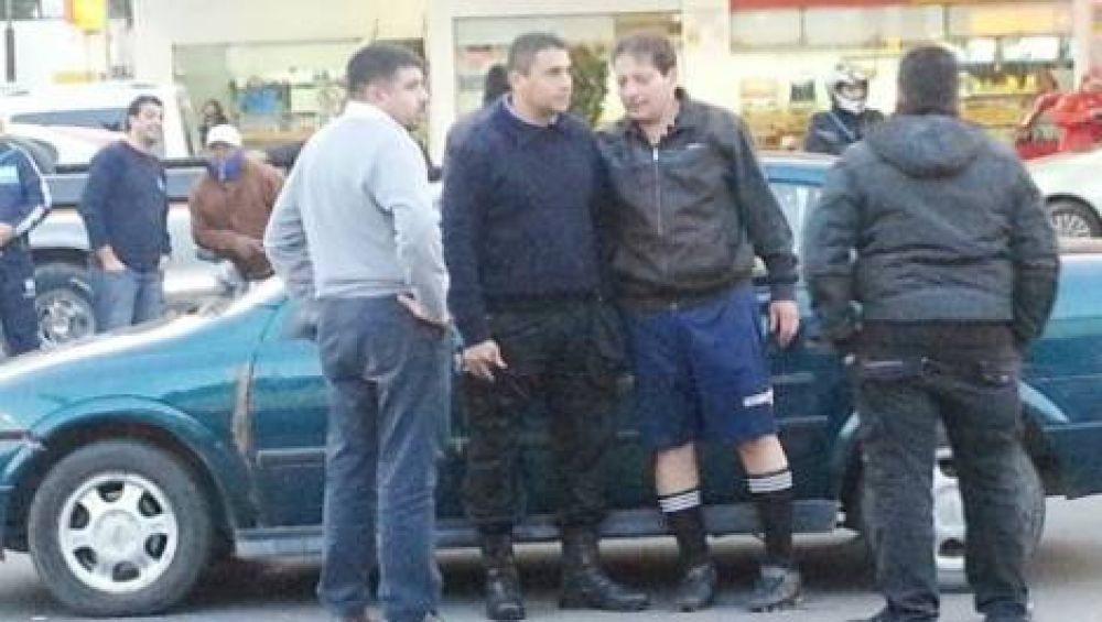 Alto funcionario policial atropell� a un peat�n e intent� darse a la fuga