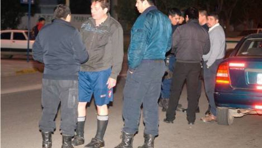 Un polic�a alcoholizado choc� a un peat�n