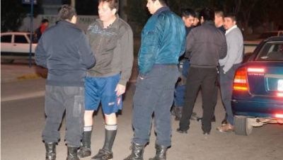 Un polic�a alcoholizado choc� a un peat�n