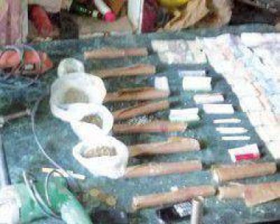 Encuentran herramientas, droga y hasta dinamitas en una casa