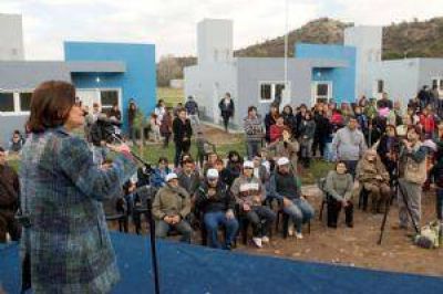 Corpacci: �Antes se entregaban las viviendas sin sanitarios ni energ�a�