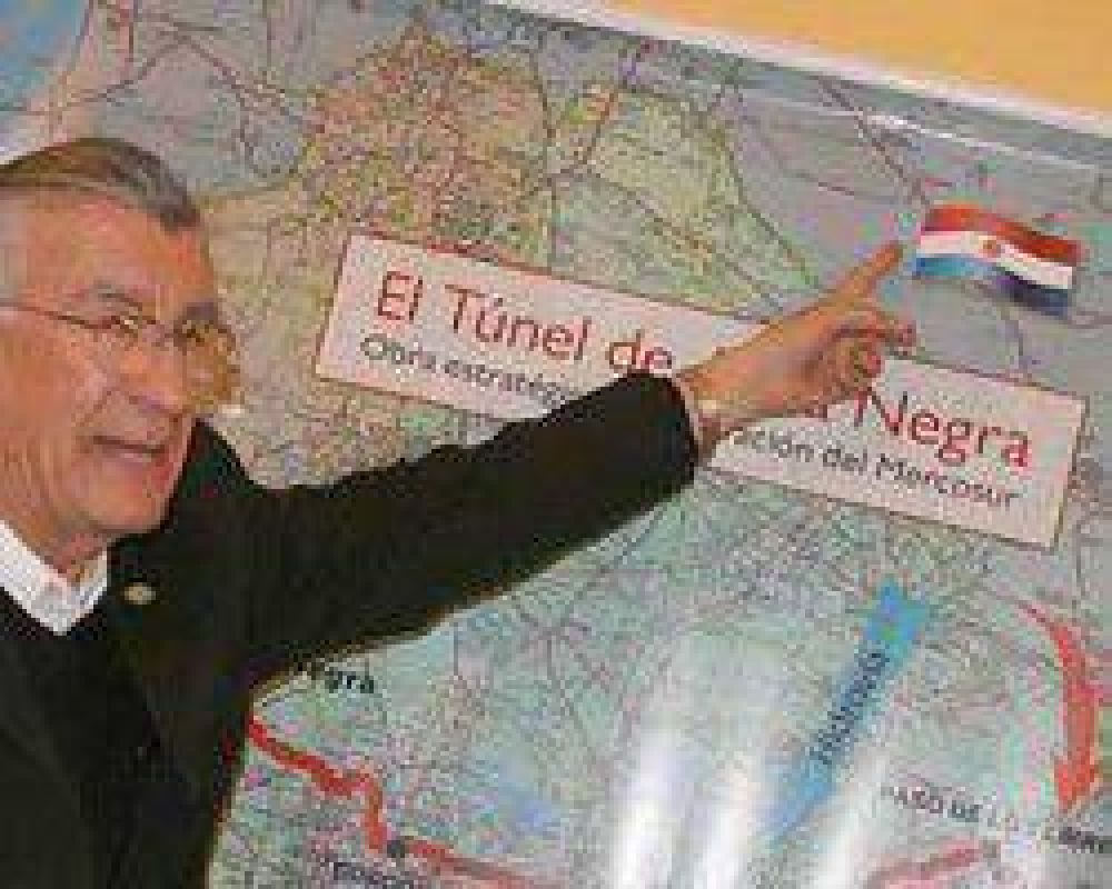 Gioja se reuni� con empresarios y habl� sobre el t�nel binacional