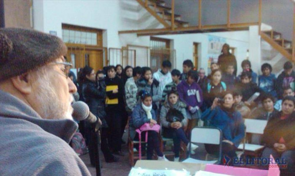 El padre Zini habl� de cultura en la Escuela Agop Seferi�n