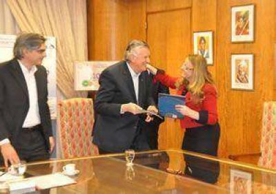 Firman convenio para protecci�n de mujeres v�ctimas de violencia	