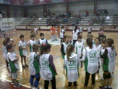 Encuentros de futbol y mini v�ley