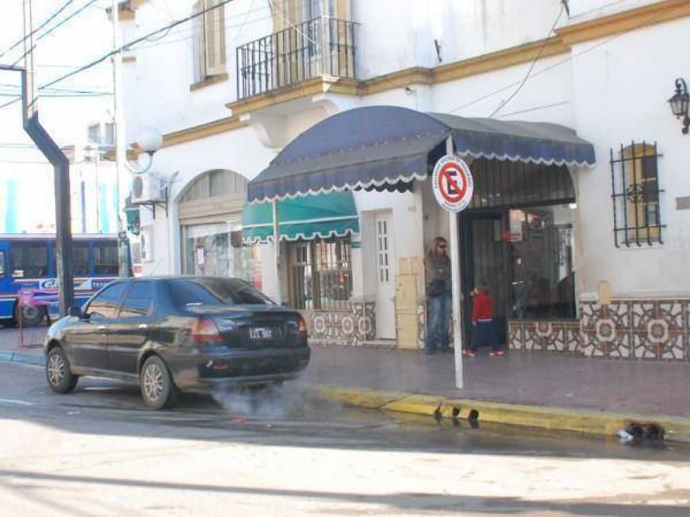 Anoche balearon a un remisero en intento de robo en J. Mar�a