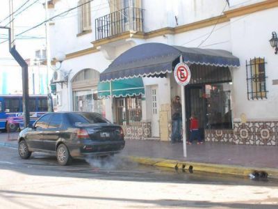 Anoche balearon a un remisero en intento de robo en J. Mar�a