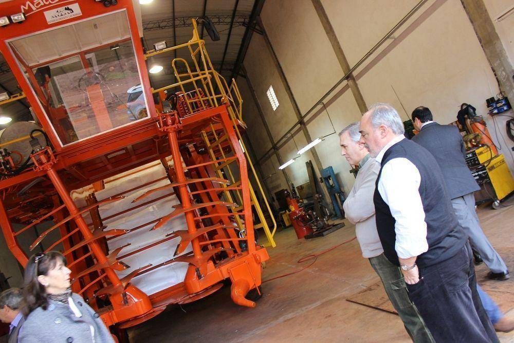 Taller industrial de Virasoro construy� equipamiento que permite cosechar 100 mil kilos de Yerba por d�a
