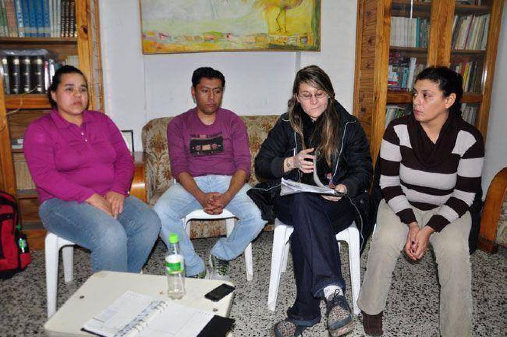 Tel�n: dejaron sin trabajo a tres porteros y Educaci�n ni los atiende