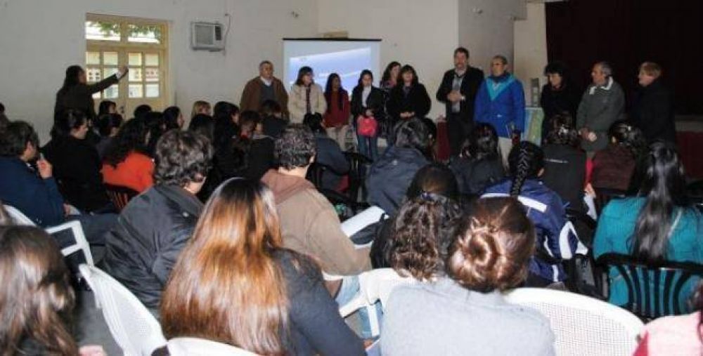 Desarrollo Social busca alfabetizar a 500 adultos mayores