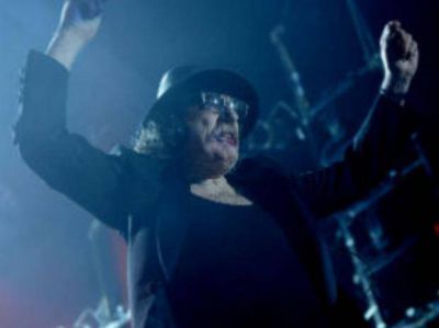 Charly Garc�a pase� en su tren de rock and roll por Rosario y no defraud� a nadie