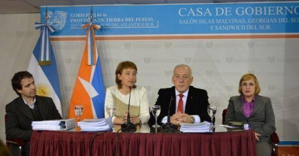 R�os presidi� el �ltimo informe del Plan Director de Agua y Cloacas de la ciudad de Ushuaia