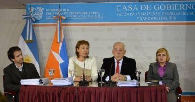 R�os presidi� el �ltimo informe del Plan Director de Agua y Cloacas de la ciudad de Ushuaia