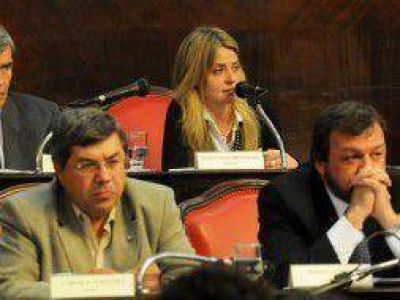 Elecciones 2013: Senador Fern�ndez cuestion� a Meoni y Baro por pasarse al massismo