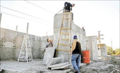 Los Sin Techo construyen 30 viviendas en Villa Oculta