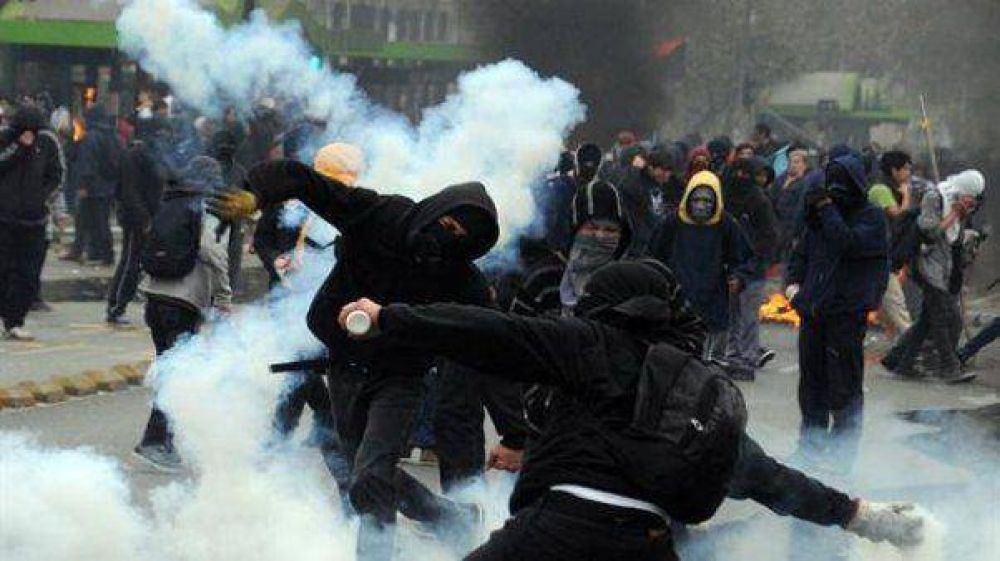 Serios incidentes tras una protesta de estudiantes en Chile