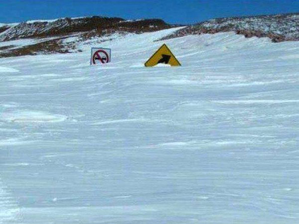 Rescatan a 43 paraguayos atrapados bajo la nieve
