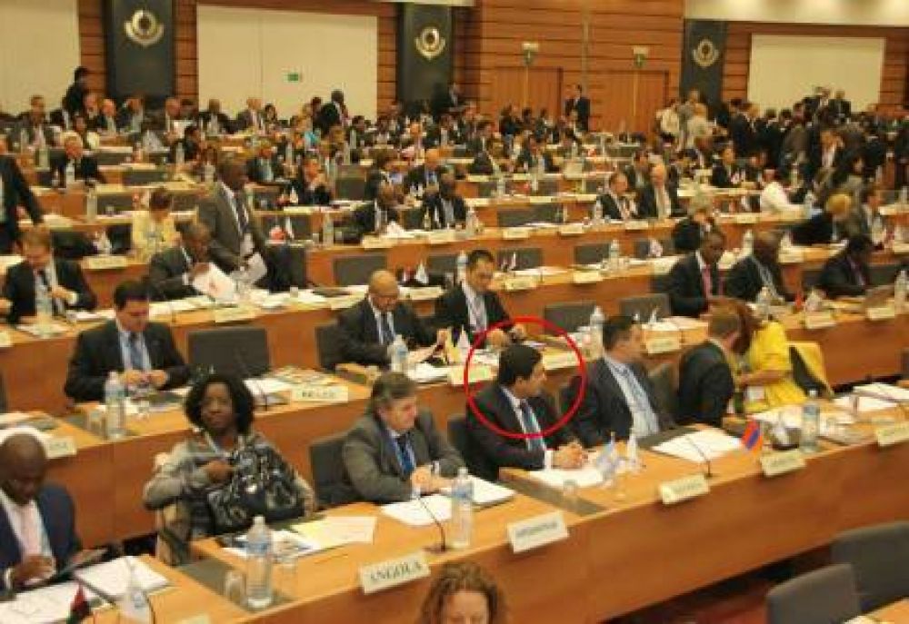En medio de la tensi�n con la Corte, Echegaray viaj� a Bruselas