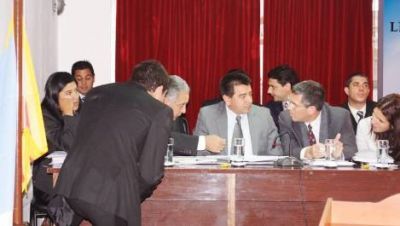 Senado: finaliz� la interpelaci�n al ministro Francisco Gordillo