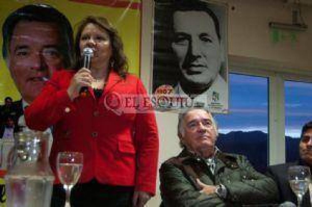Con cr�ticas moderadas, Barrionuevo present� su propuesta electoral