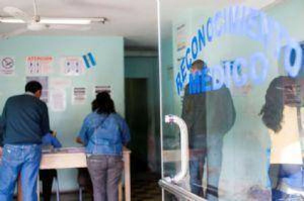 �Docentes sacaban licencia aqu� y trabajaban en Santiago o Tucum�n�