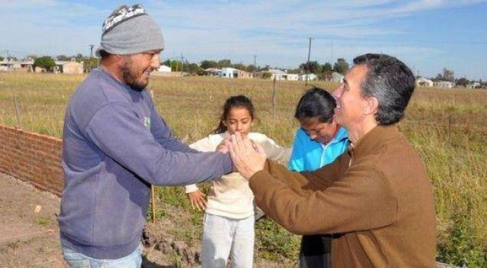 Aguilar recorri� obras y escuch� a vecinos de Sylvina