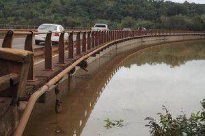 Descienden las aguas y liberan el paso por puente de ruta 12