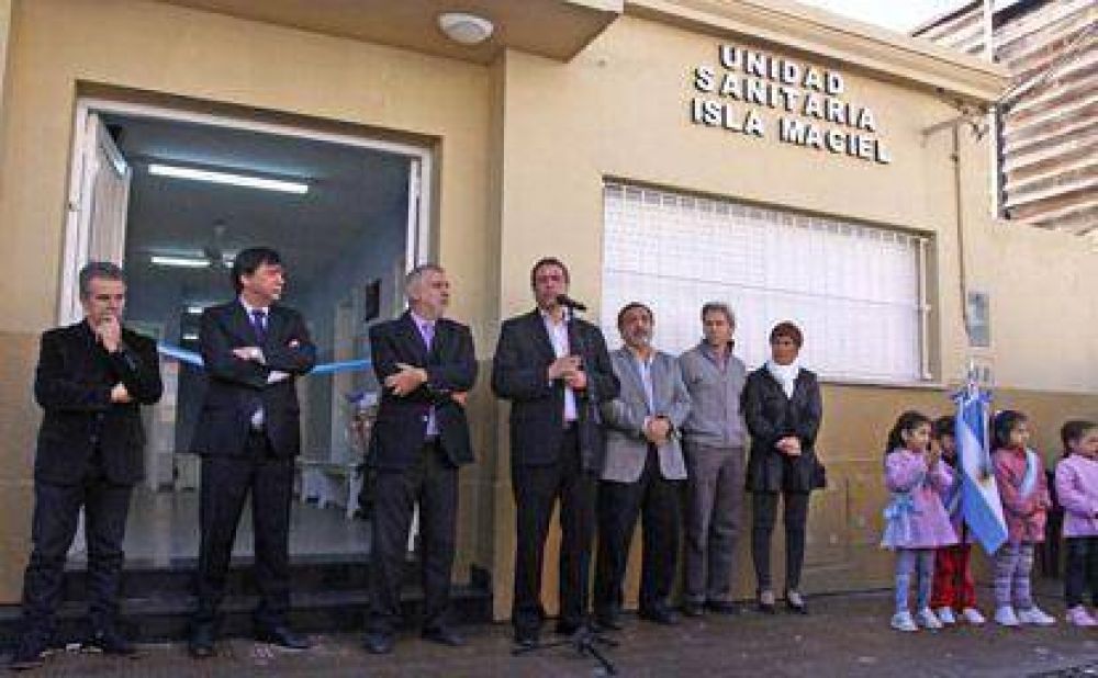 Ferraresi inaugur� las remodelaciones de la Unidad Sanitaria  de la Isla Maciel