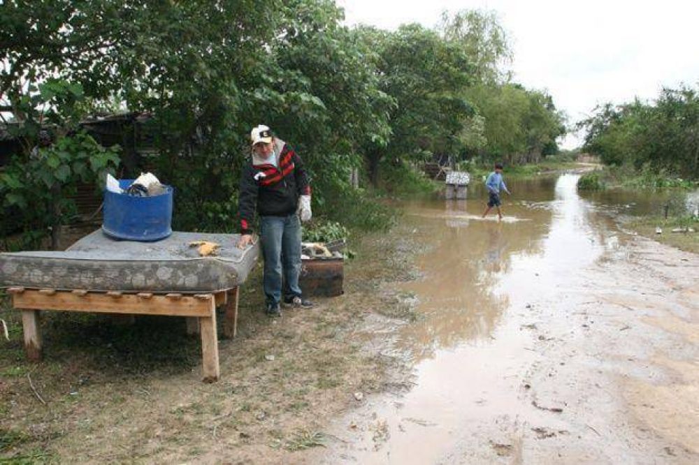 Comenz� la evacuaci�n de pobladores ribere�os de Barranqueras y Puerto Vilelas