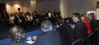 Capitanich convoc� a "construir un mundo m�s justo para que las personas con discapacidad se sientan parte de una comunidad humana unida"