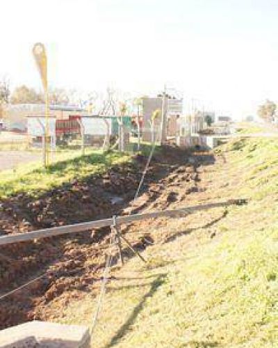 Un cami�n enganch� un cable de media tensi�n y provoc� importantes destrozos 