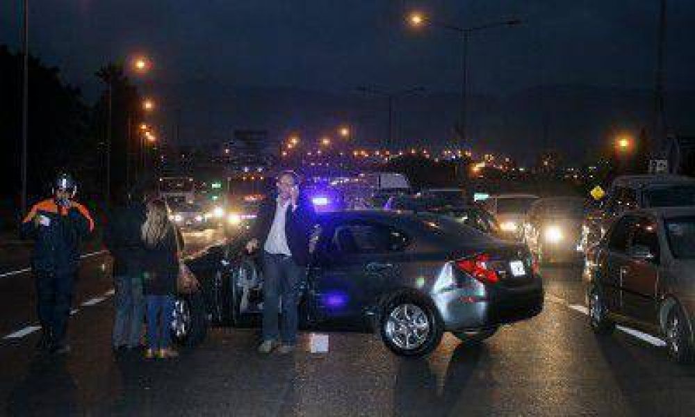 Un choque en cadena en el Acceso Este provoc� demoras en el tr�nsito