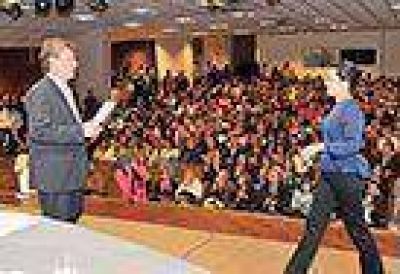 Entregaron t�tulos a primeros escribanos