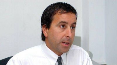 Renunci� el Defensor del Pueblo para centrarse en la campa�a electoral