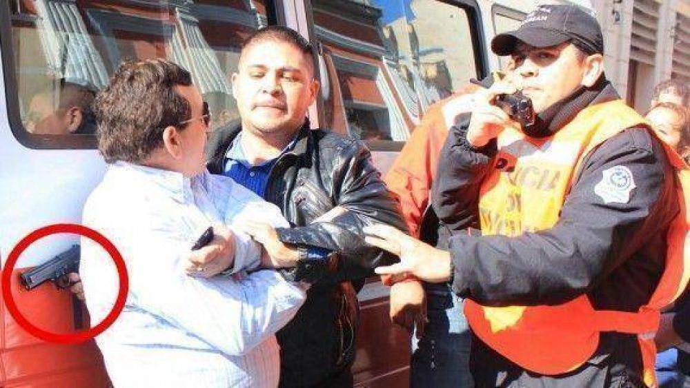 Caos vehicular, violencia e incidentes en una protesta de taxistas