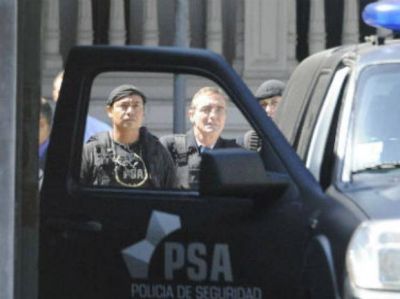 Esta noche se realizar� una marcha en Santa Fe para pedir la libertad del comisario Hugo Tognoli