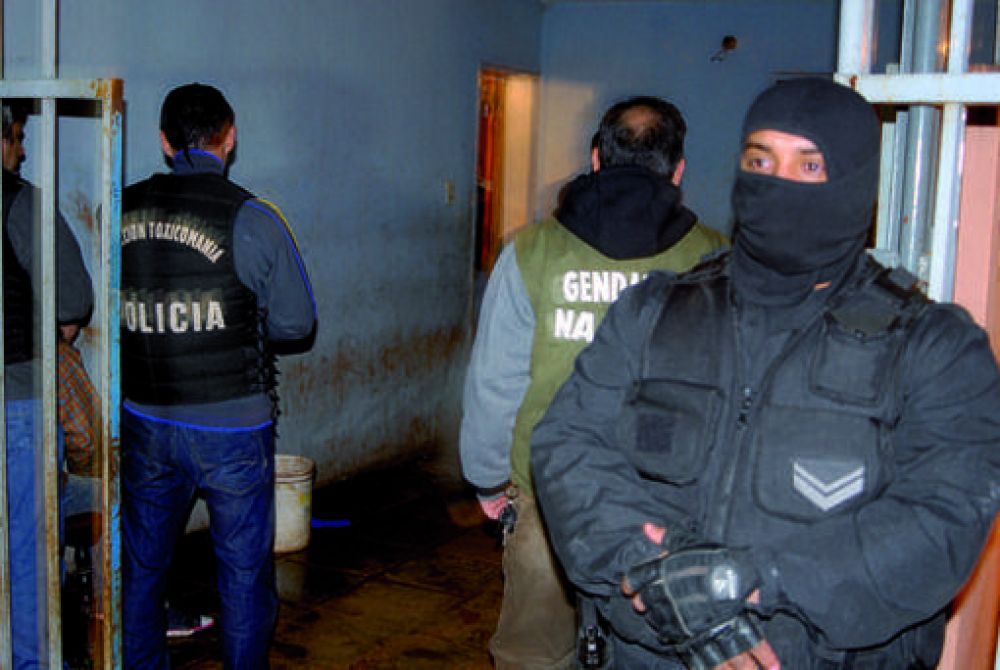 Desmantelaron kiosco de droga en barrio Rocamora y hay dos detenidos