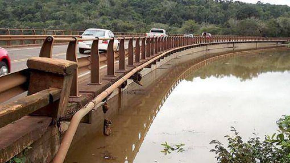 Descienden las aguas y se liber� el paso por el puente sobre el Piray