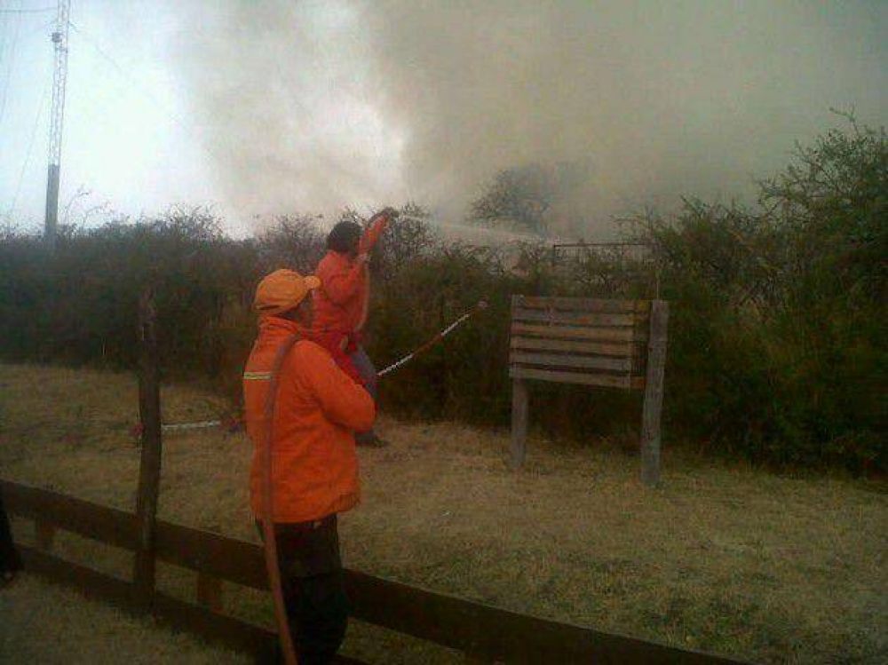 Dotaciones de Bomberos controlaron incendios en la zona serrana