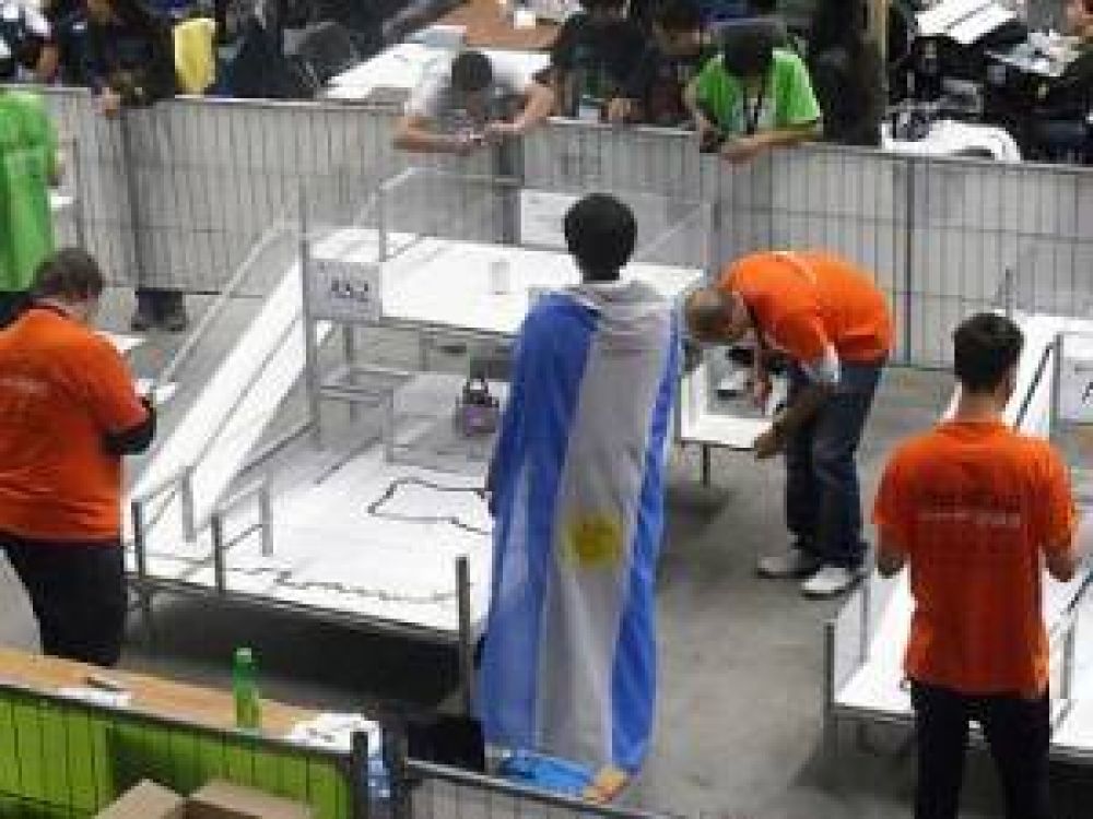 El equipo puntano �Es cuesti�n de L�gica� avanza en la Robocup 2013