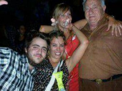 Un jubilado de 70 a�os es furor en la noche de Bah�a Blanca