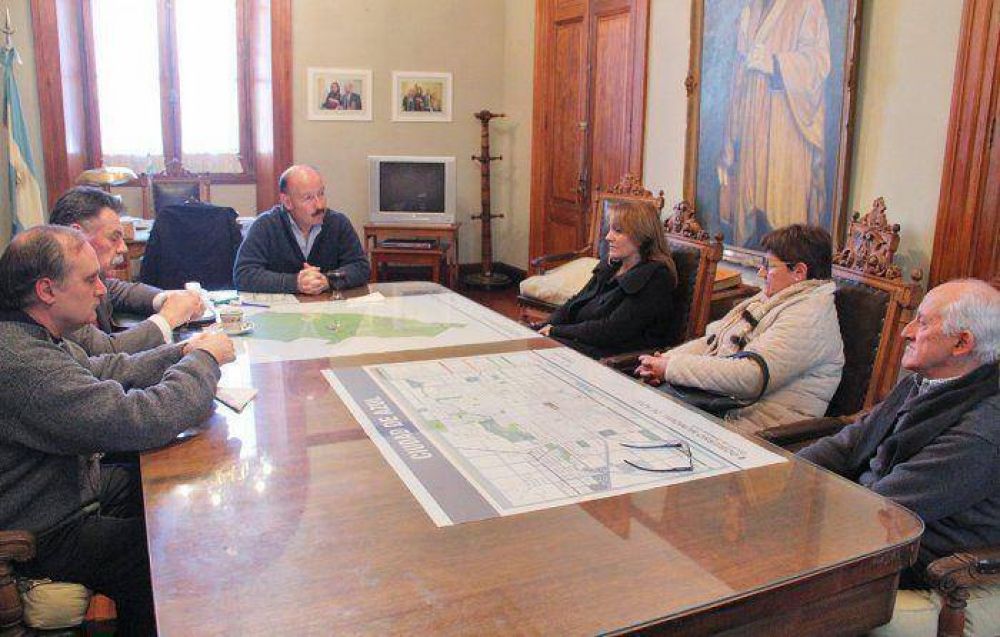 El intendente se reuni� con la Comisi�n Restauradora de la Iglesia Catedral
