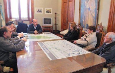 El intendente se reuni� con la Comisi�n Restauradora de la Iglesia Catedral