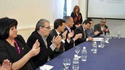 Buzzi: �el convenio es el marco que respalda toda negociaci�n laboral en democracia�