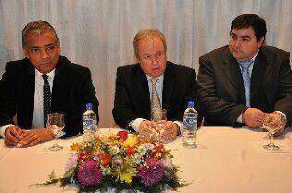 Ivovich anunci� pago de salario y aguinaldo a los provinciales