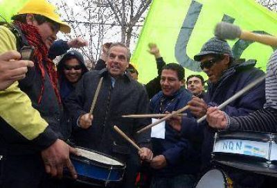 Sapag anuncia obras por mil millones de pesos