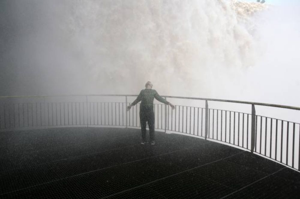 Cataratas: se rompi� parte de la pasarela de Garganta del Diablo