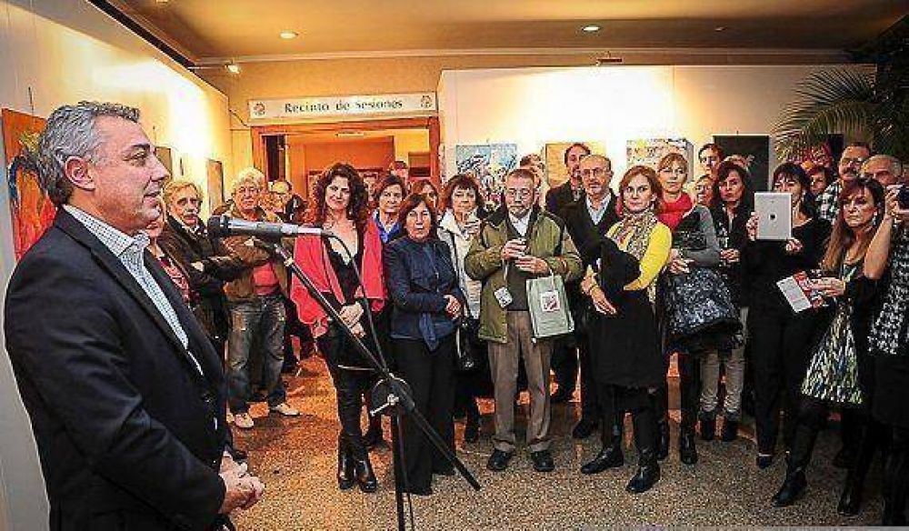 Homenaje a la democracia con una Muestra de Arte en el HCD de Tigre