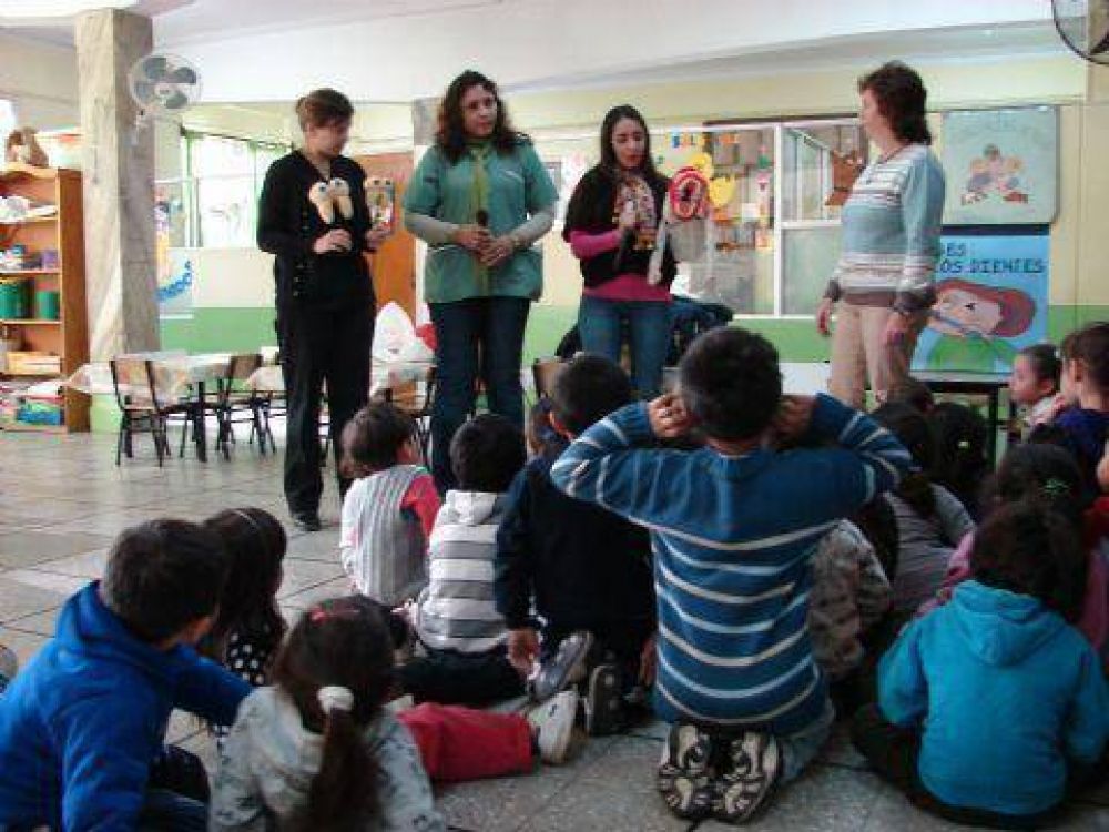 Promoci�n de la salud bucal en la Guarder�a Evita