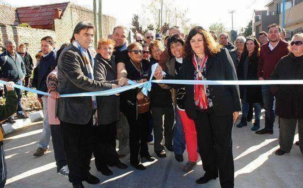Quilmes: inauguraron pavimentaci�n y nuevas luminarias en Ezpeleta